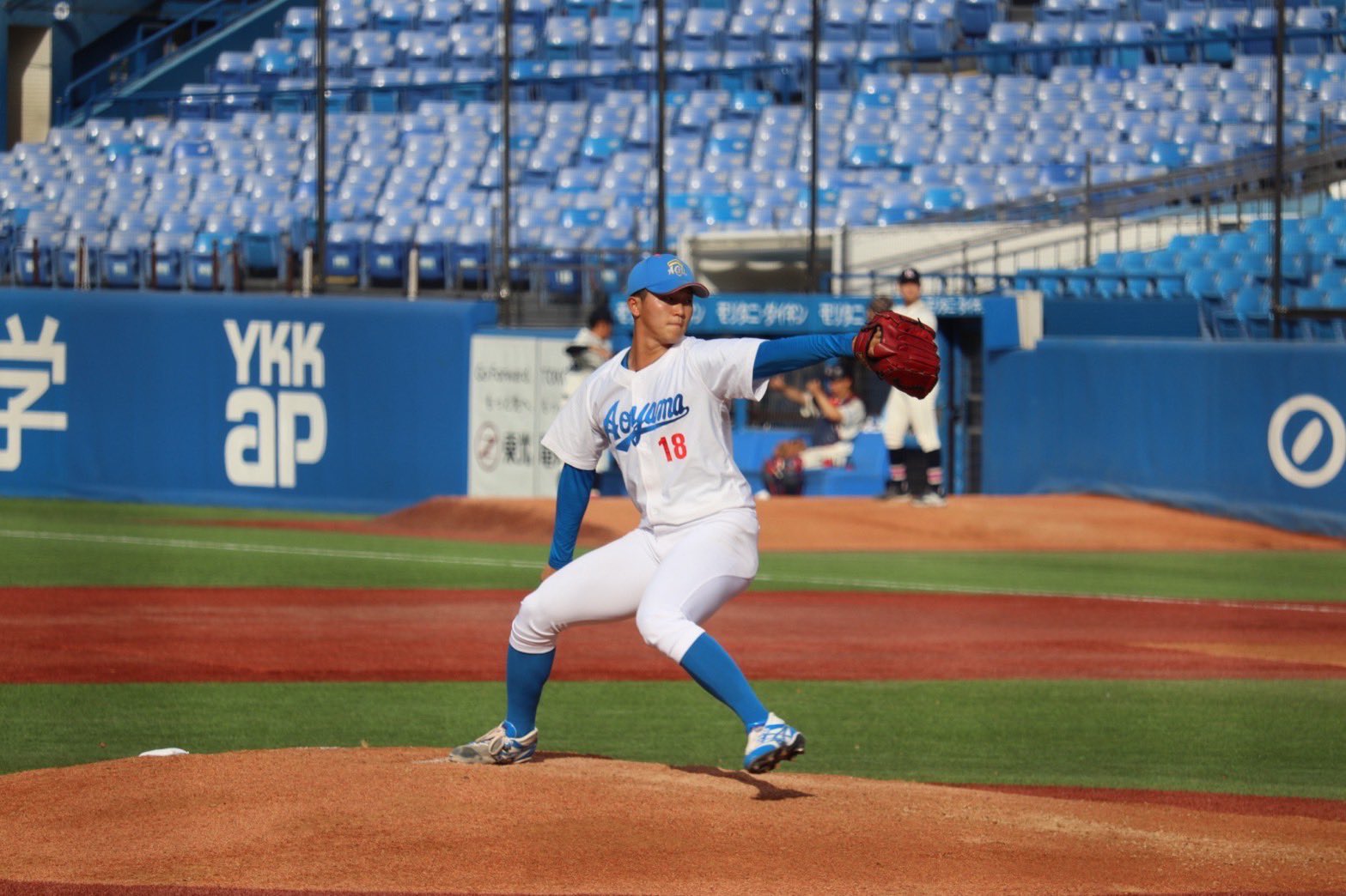 鈴木泰成右投右打，身高187公分，體重92公斤，最高球速154公里。青學大野球部推特Ｘ。