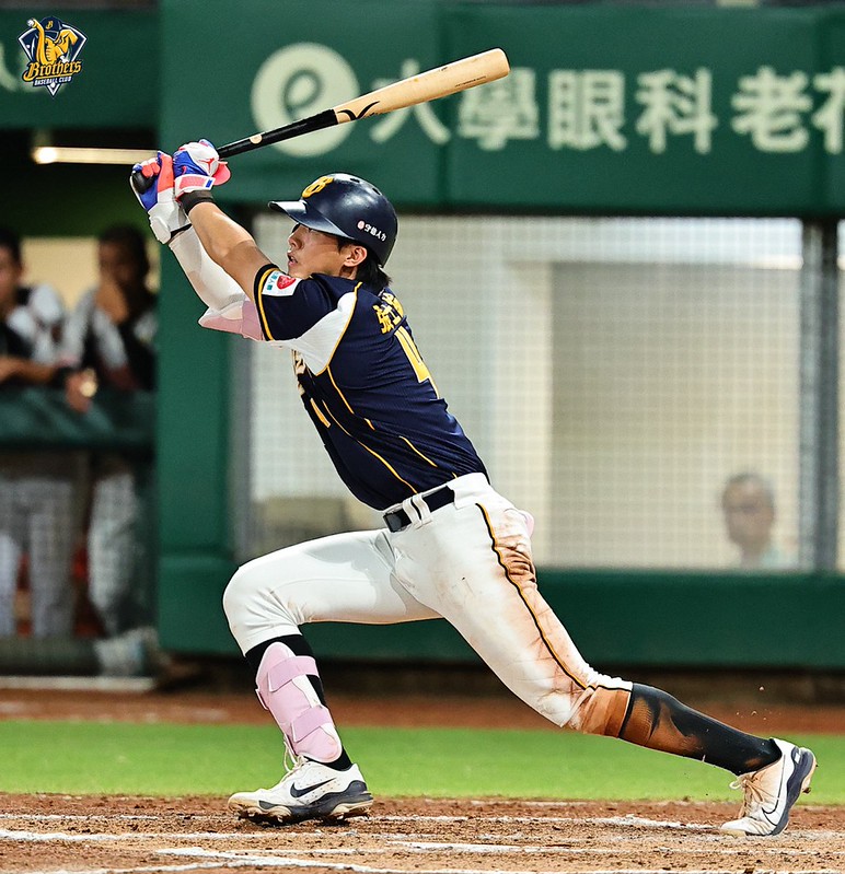 中信兄弟》昨晚飛球有狀況、今天還是積極搶接　平野惠一稱讚張士綸