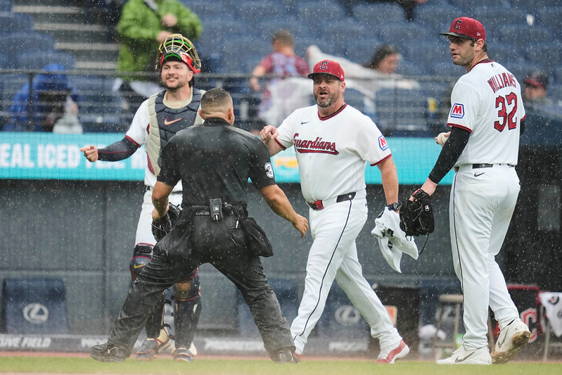 MLB》不是對偷點破完全比賽有意見　守護者響尾蛇因雨暫停時爆衝突
