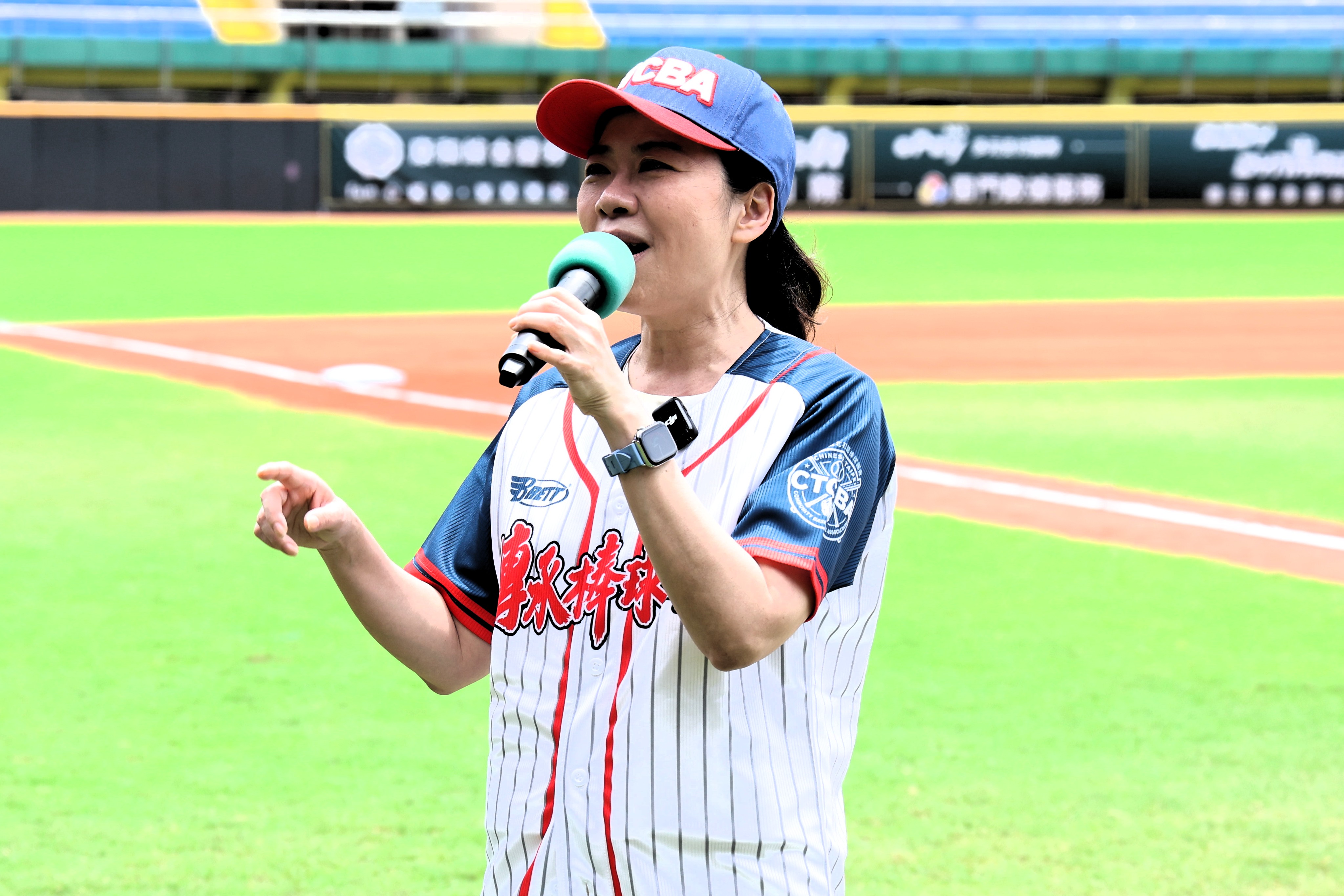 棒協首位女首長公開首秀！準理事長周玲妏力挺社區棒球：這裡在培養台灣未來的棒球人