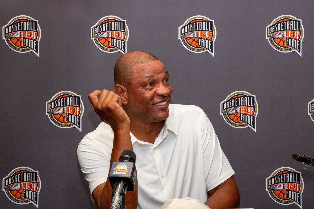 NBA》告別28年執教生涯 Doc Rivers重返主播台加盟NBC