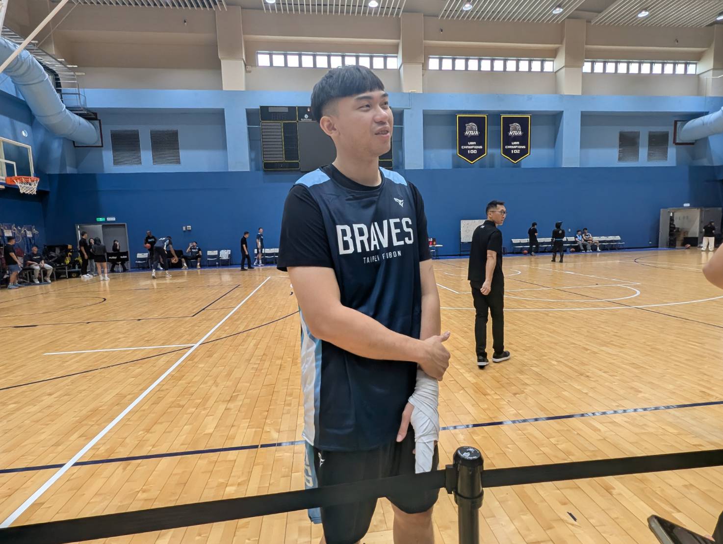 PLG》曾祥鈞左手3指骨折仍包紗布　盼11月前後復出