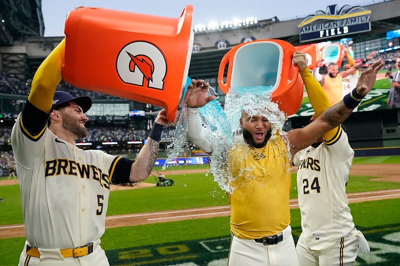MLB》Chourio逆轉再見安打　釀酒人連勝教士聽牌
