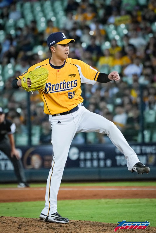 季後賽》中信兄弟生死戰轟垮統一獅　台灣大賽史上首見「龍象大戰」來了