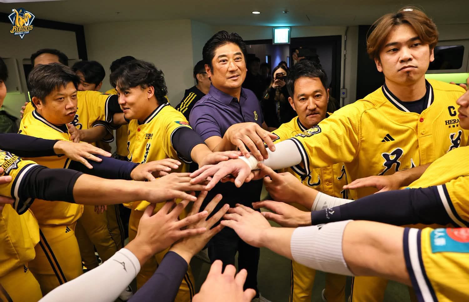 台灣大賽》辜仲諒到場激勵「兄弟」！　為全隊激勵士氣「不准害怕」